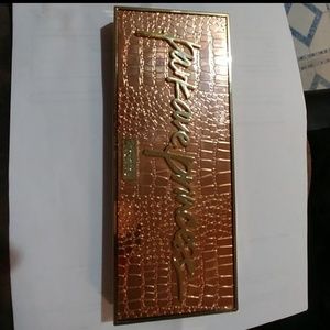 Bronzer/contour and highlight palette